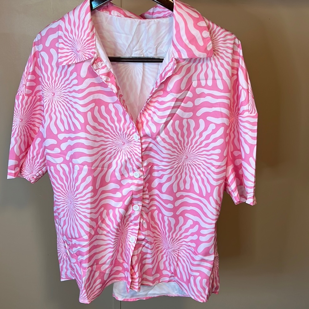 Pink trippy button up short sleeve blouse